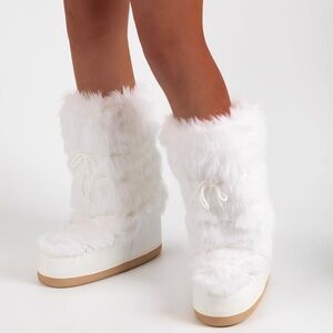 White fluffy fur winter mid calf boots size 8/9